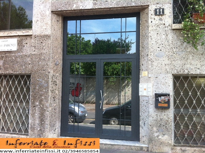 Portoni condominiali e vetrine per negozzi inferriate & infissil ... Portoni per condomini
